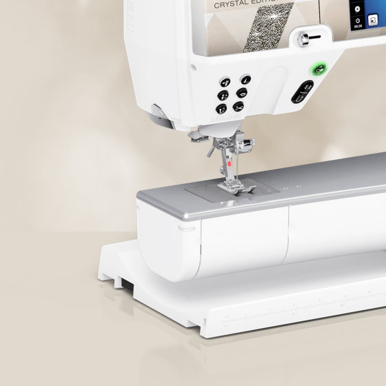 BERNINA 880 Plus Crystal Edition